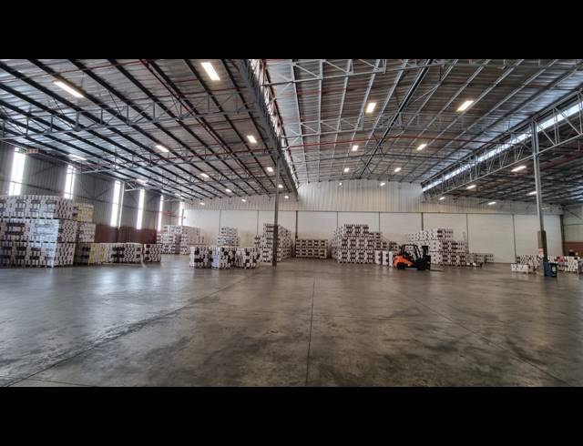 2,943M² WAREHOUSE TO LET IN POMONA
